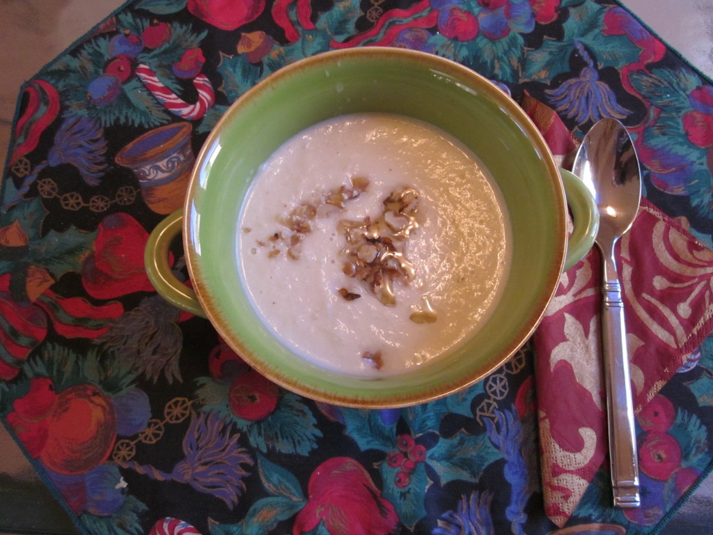 A DATE with CREAMY CAULIFLOWER SOUP sans CREAM