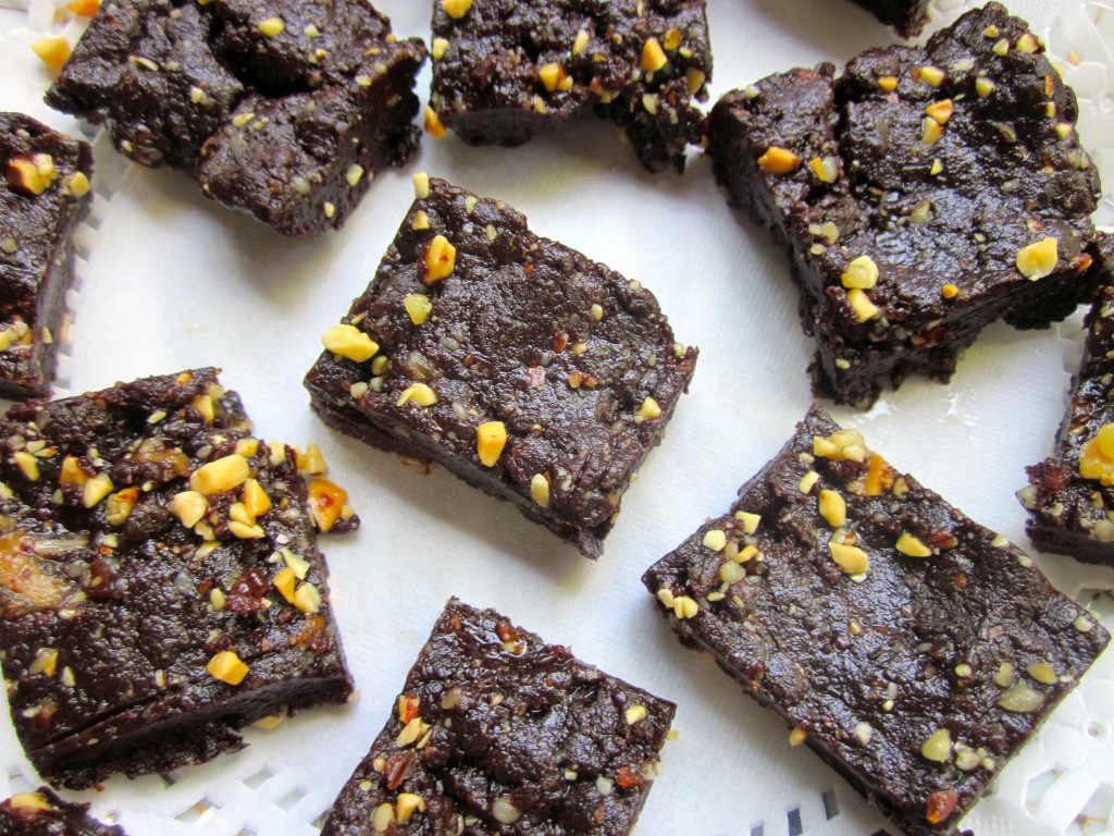 It's a Miracle: Brownies, Healthy - Delicious - Raw (no sugar or eggs)