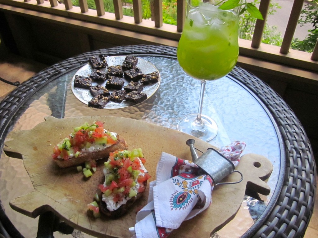 What's for lunch? -It's-Healthy Tartine, Lemon Basil-Mint Lemonade, & Raw Brownies 