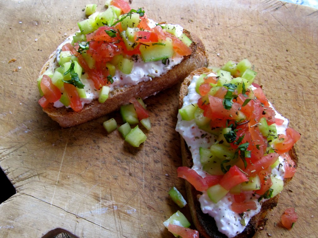 a healthy and delicious tartine - American style