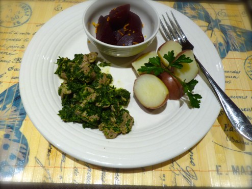 Green stew tastes better than it looks. Served with boiled new potatoes and curried beets with orange zest, it was a good and nutritious dinner.